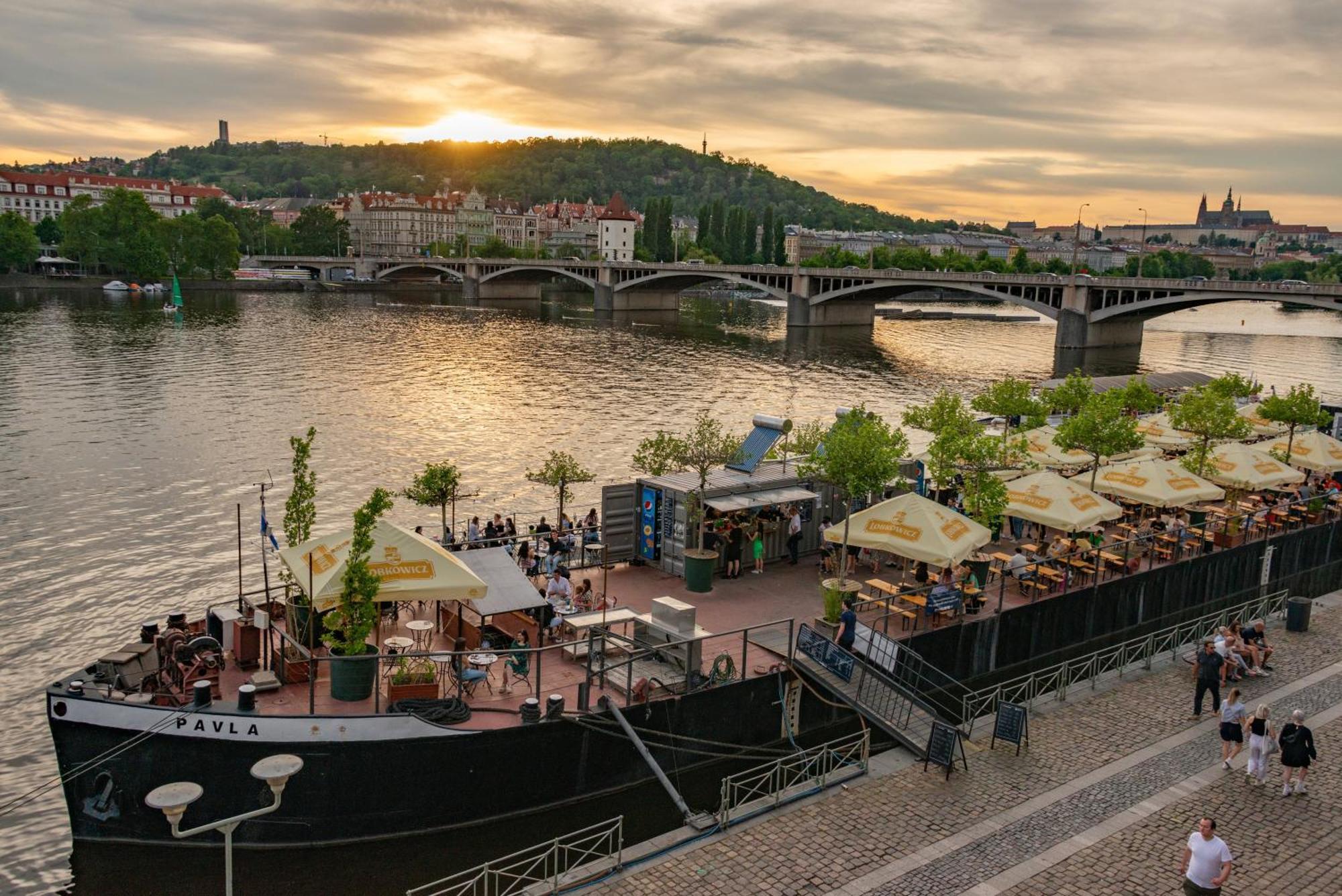 Helen Homestay Vysehrad Prague Exterior photo